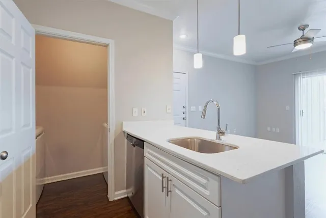 $969 | 10505 I-35 Frontage Road South, Unit 1522, Austin, TX 78747