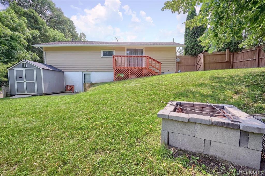 1712 Rochester Road Leonard, MI 48367 - Photo 26 of 29