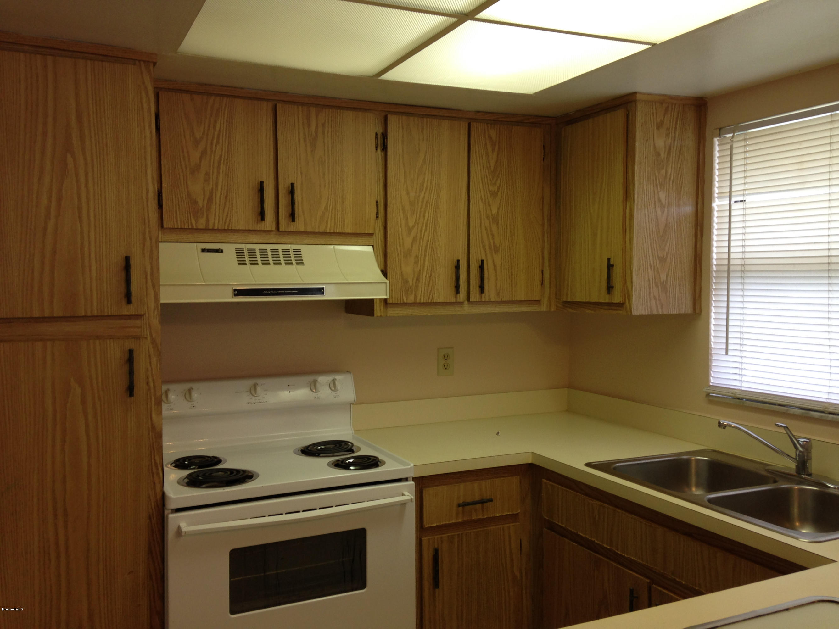 592 North Wickham Road, Unit 10 Melbourne, FL 32935 - Photo 7 of 15 Kitchen