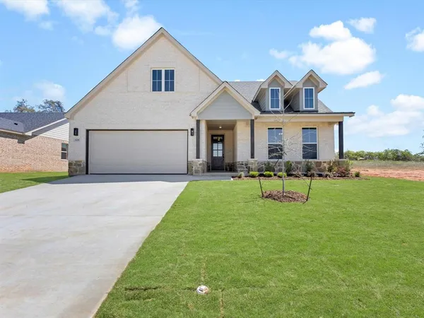 $349,950 | 608 Jameson, Springtown, TX 76082