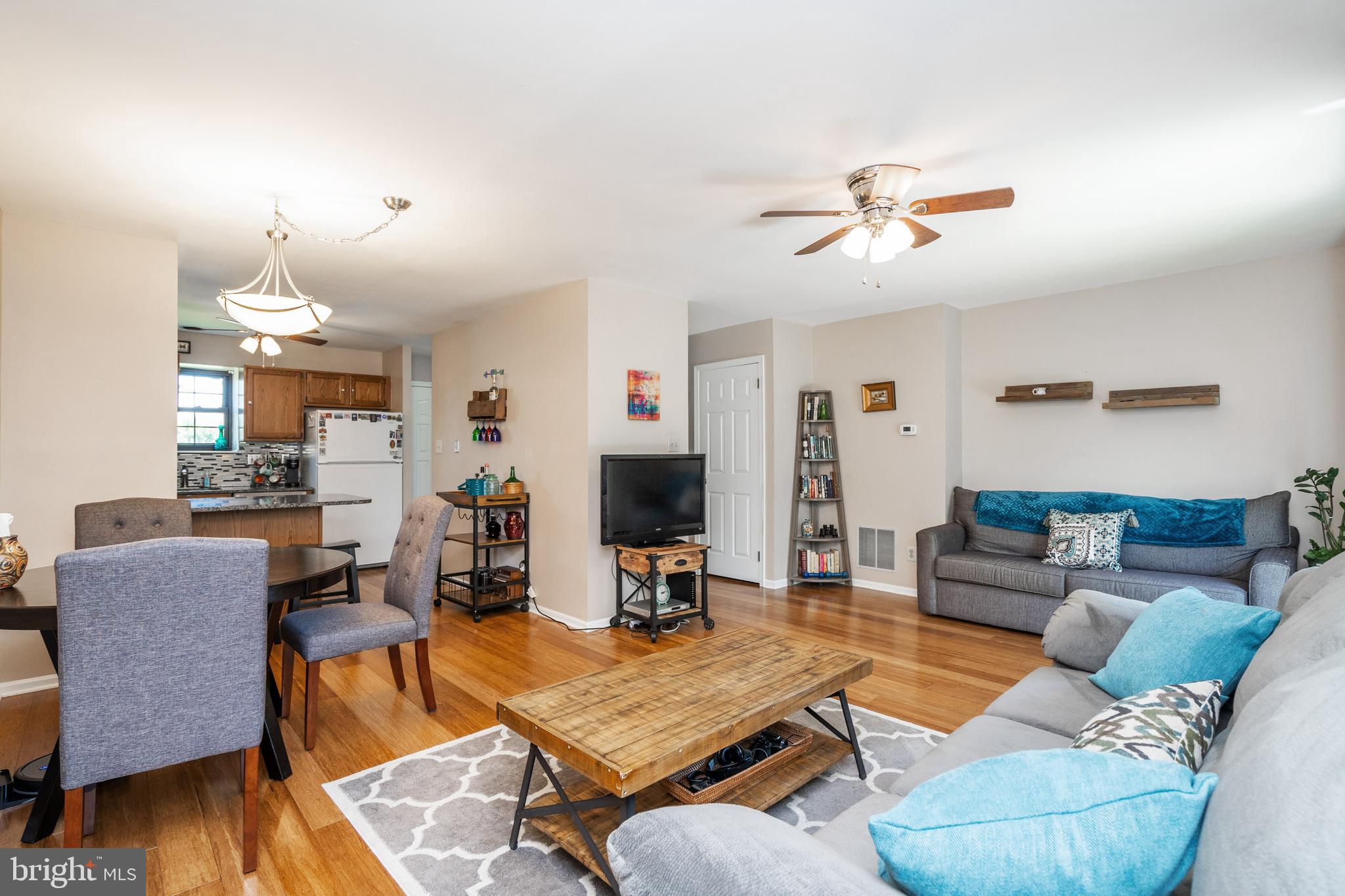 388 Scola Road Brookhaven, PA 19015 - Photo 11 of 34 Living Room