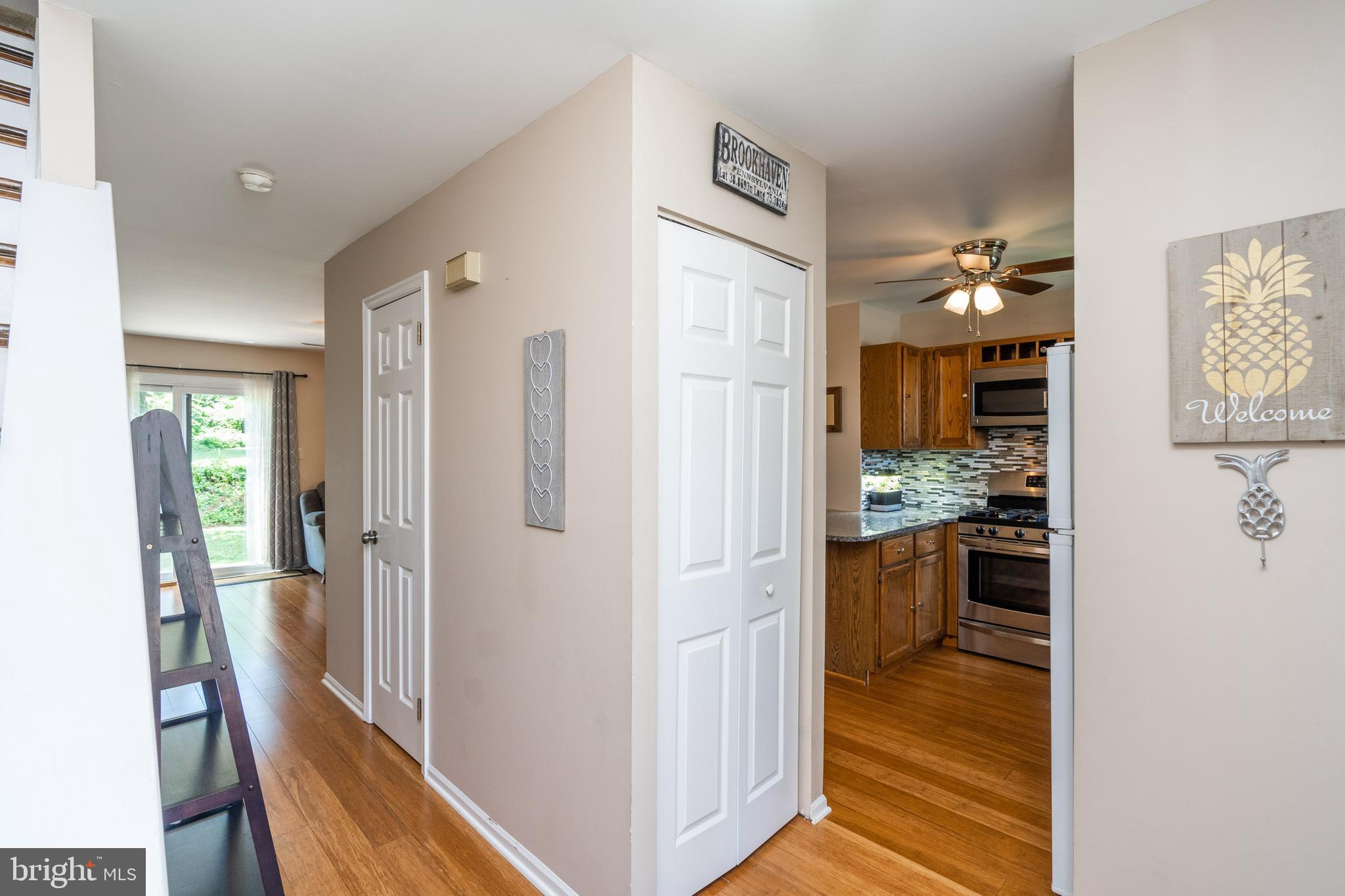 388 Scola Road Brookhaven, PA 19015 - Photo 6 of 34 Foyer