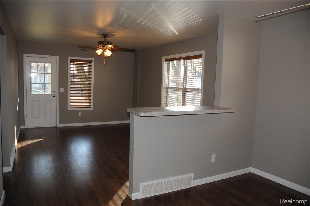 6432 Logan Road Waterford, MI 48329 - Photo 6 of 14 image.jpg