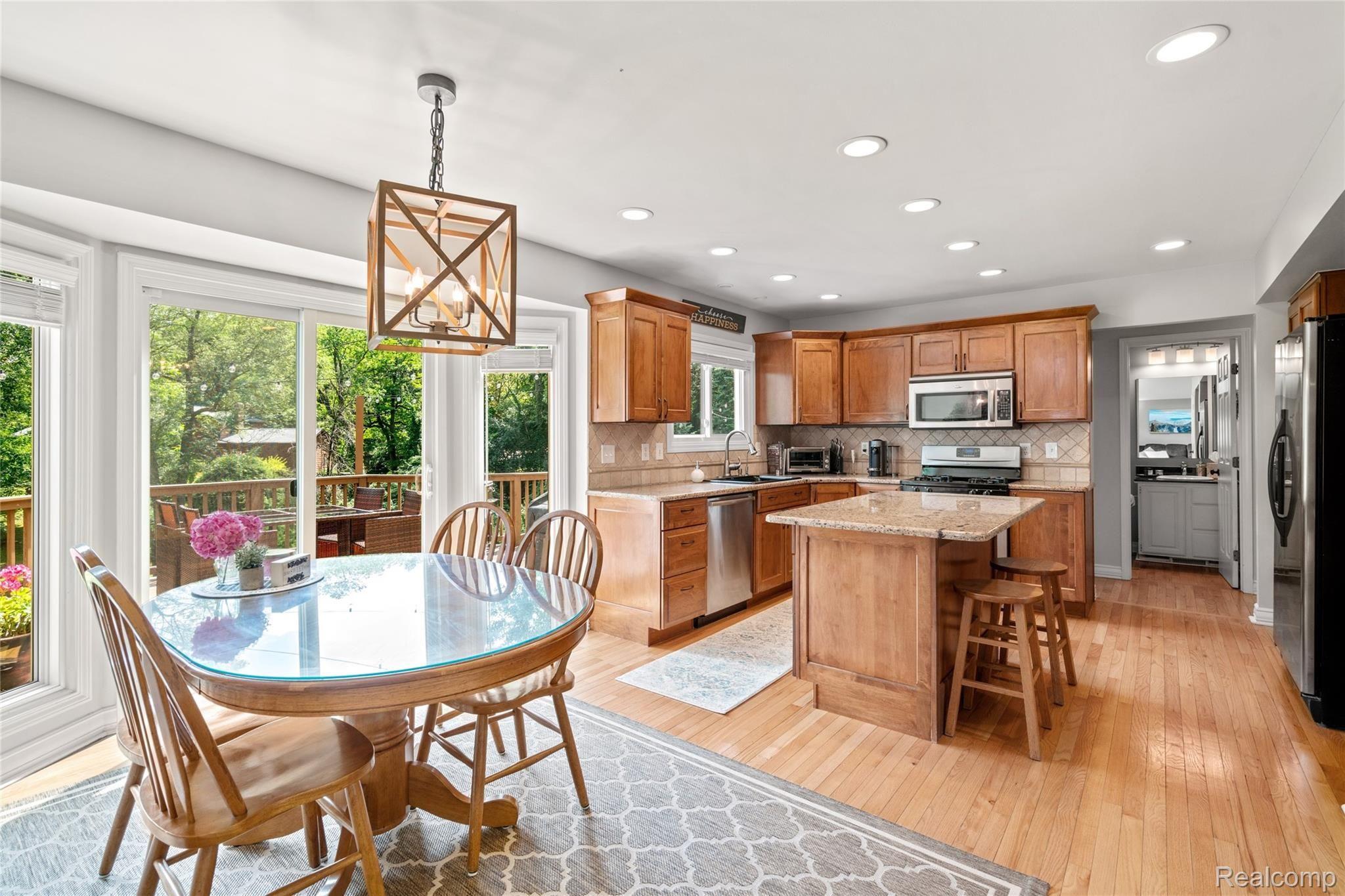 8960 Michigamme Road Clarkston, MI 48348 - Photo 7 of 38 Michigamme-8.jpg