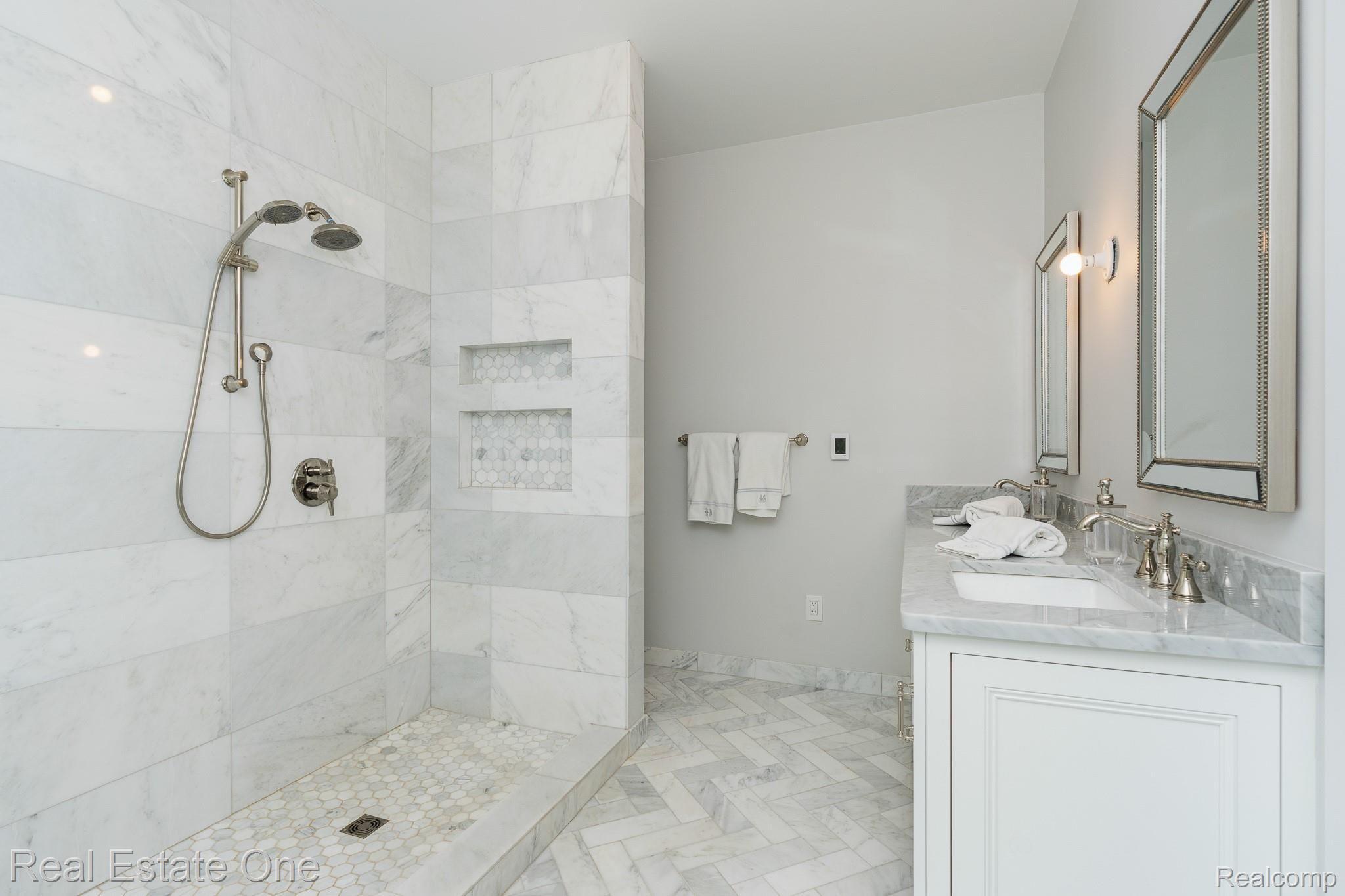 6356 Blue Beech Road Rochester, MI 48306 - Photo 14 of 43 6356 Blue Beech MLS-W015.jpg