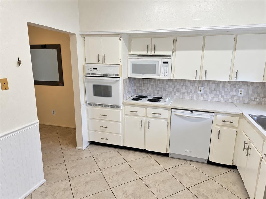 2436 Rhodesian Drive, Unit 48 Clearwater, FL 33763 - Photo 5 of 20 Gallery Image 5