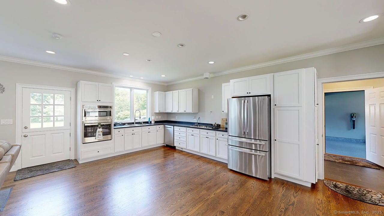 435 Maple Avenue Cheshire, CT 06410 - Photo 12 of 37