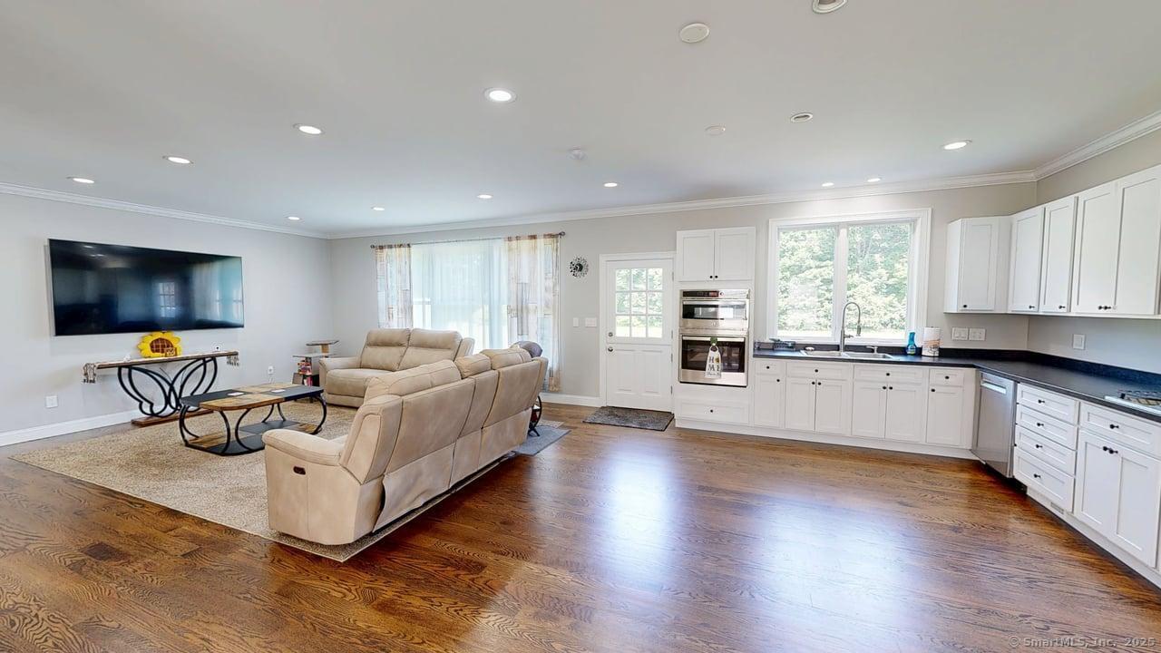 435 Maple Avenue Cheshire, CT 06410 - Photo 13 of 37