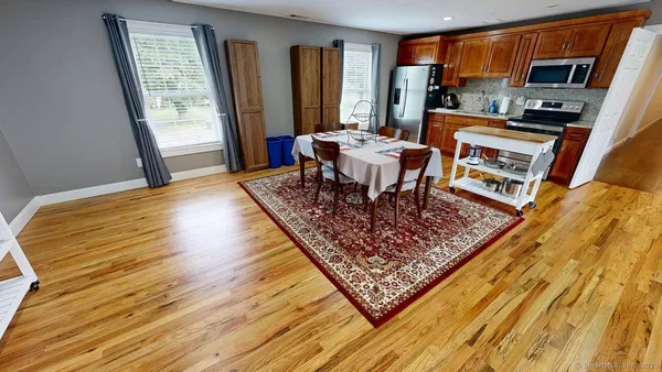 $999,000 | 435 Maple Avenue, Cheshire, CT 06410