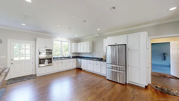 $999,000 | 435 Maple Avenue, Cheshire, CT 06410