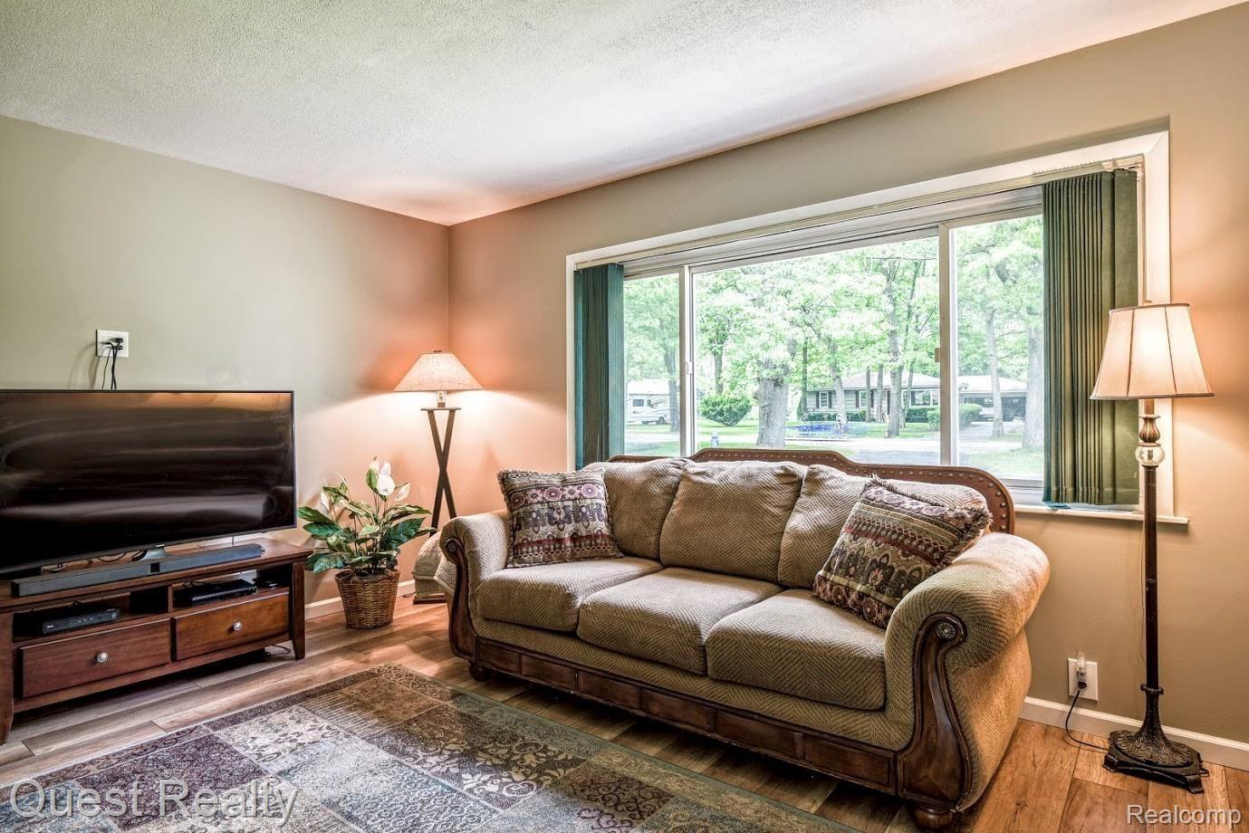 6115 Hatchery Road Waterford, MI 48327 - Photo 18 of 50 living room1.jpg