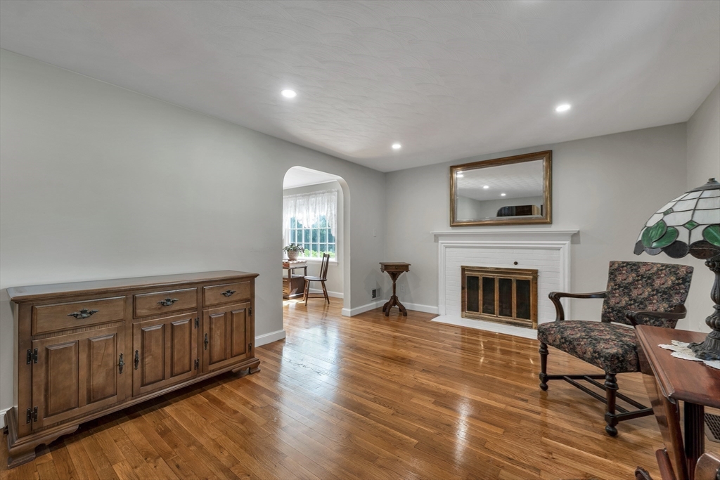 29 Trickett Road Lynnfield, MA 01940 - Photo 8 of 38