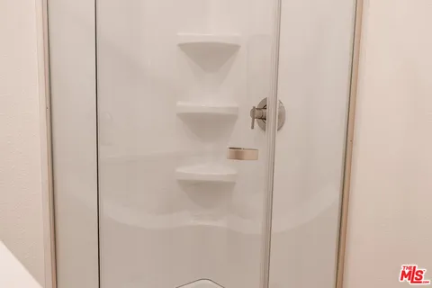 $2,550 | 4521 Hollywood Boulevard, Unit 5, Los Angeles, CA 90027
