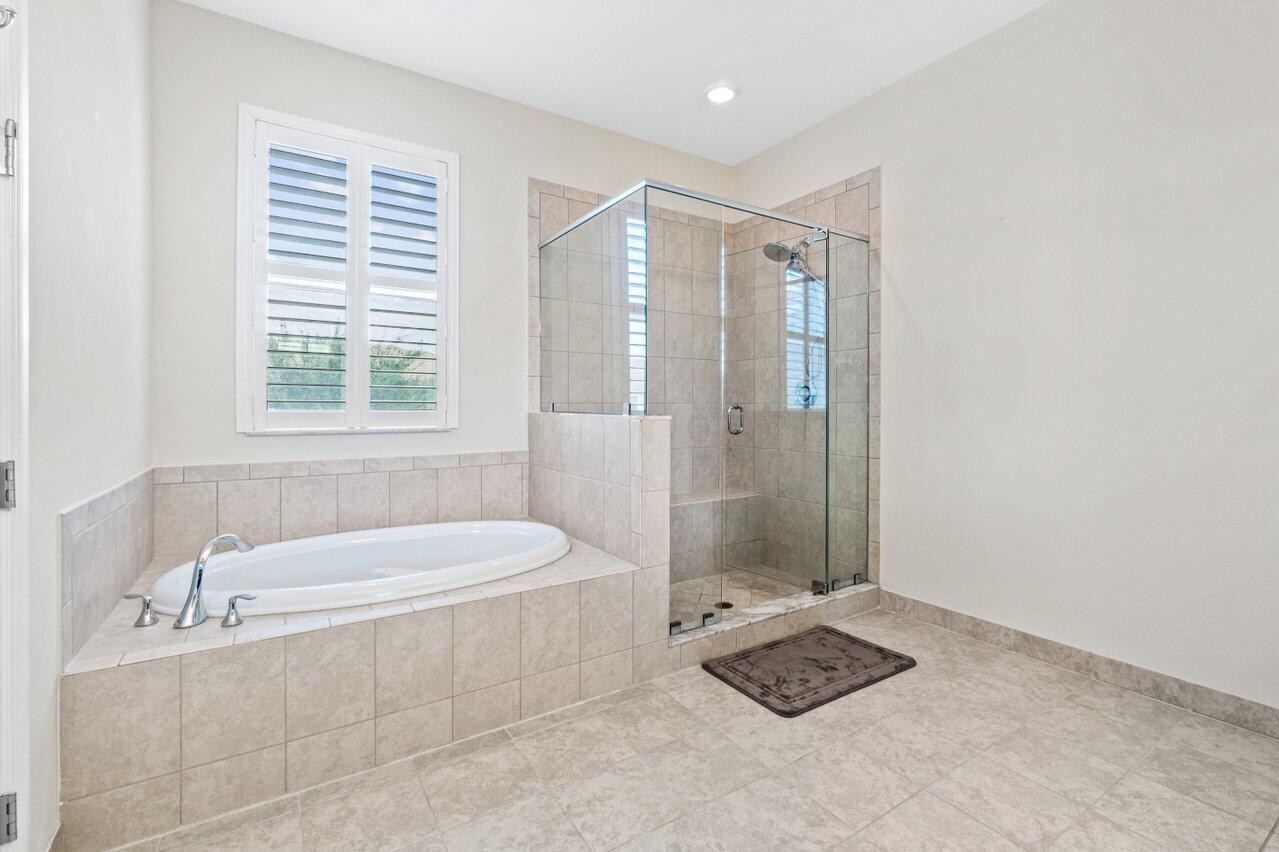 62 Sabal Court Royal Palm Beach, FL 33411 - Photo 17 of 44 Master shower & Tub