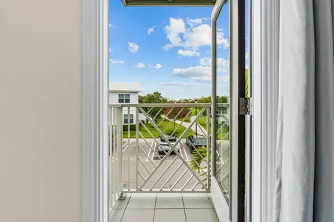 $525,000 | 62 Sabal Court, Royal Palm Beach, FL 33411