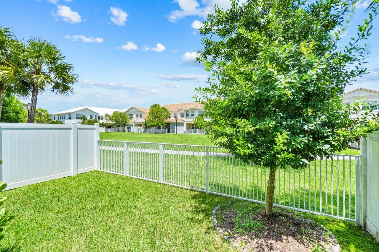 62 Sabal Court Royal Palm Beach, FL 33411 - Photo 28 of 44 Fenced in Private Yard
