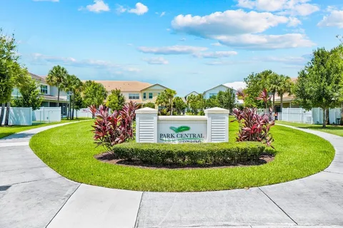 $525,000 | 62 Sabal Court, Royal Palm Beach, FL 33411