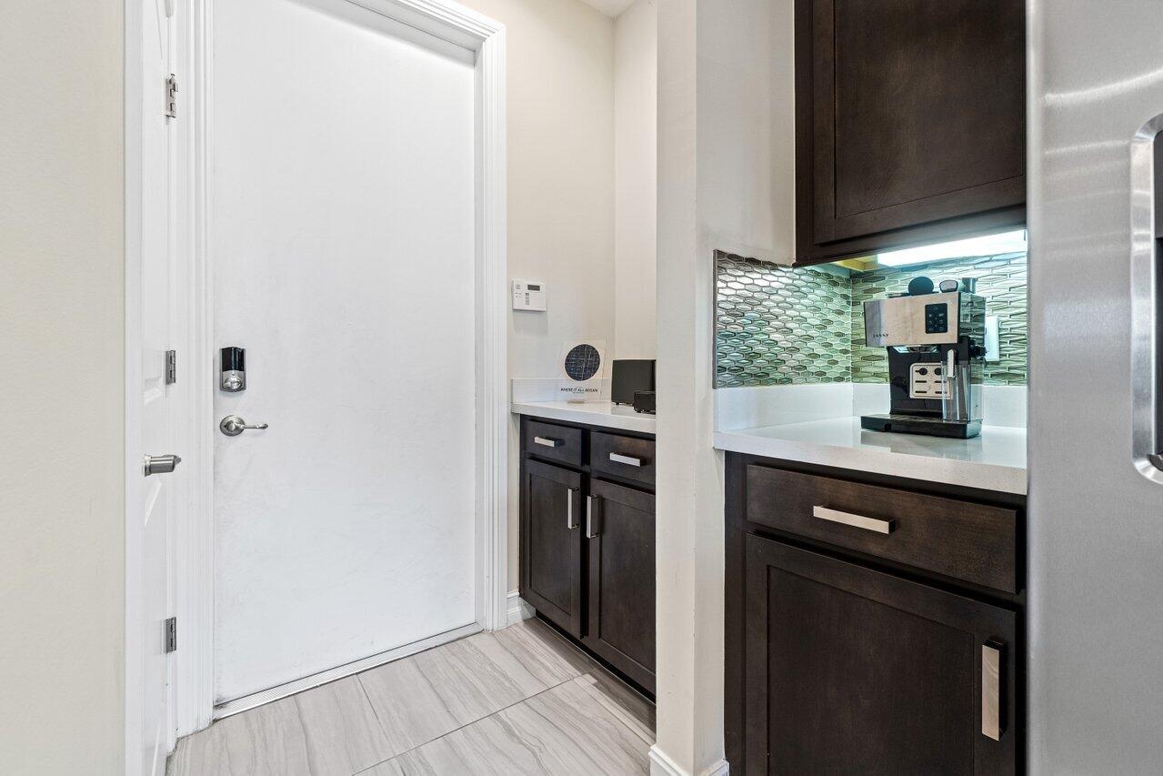 62 Sabal Court Royal Palm Beach, FL 33411 - Photo 8 of 44 Morning Bar