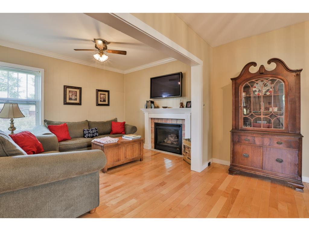 24 Rochambeau Street Goffstown, NH 03102 - Photo 7 of 23 Gallery Image 7