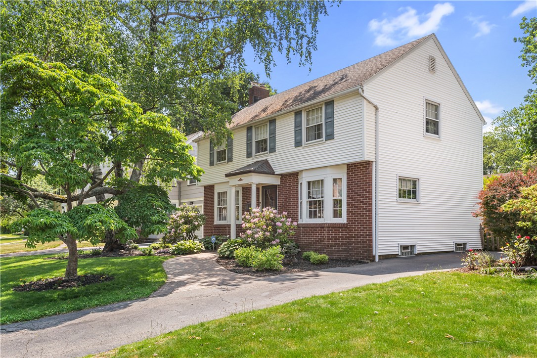 27 Covington Road Irondequoit, NY 14617 - Photo 4 of 43