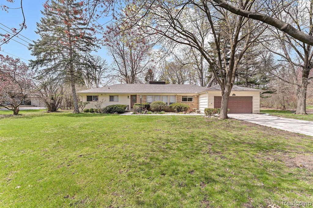 4960 Ranch Lane Bloomfield Hills, MI 48302 - Photo 1 of 17