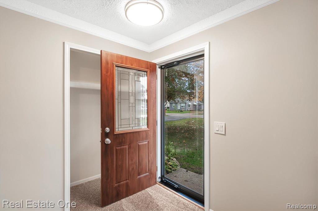 2550 Longview Avenue Rochester Hills, MI 48307 - Photo 7 of 40