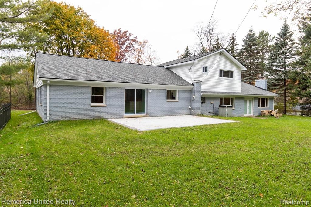 5585 Halsted Road West Bloomfield, MI 48322 - Photo 37 of 37