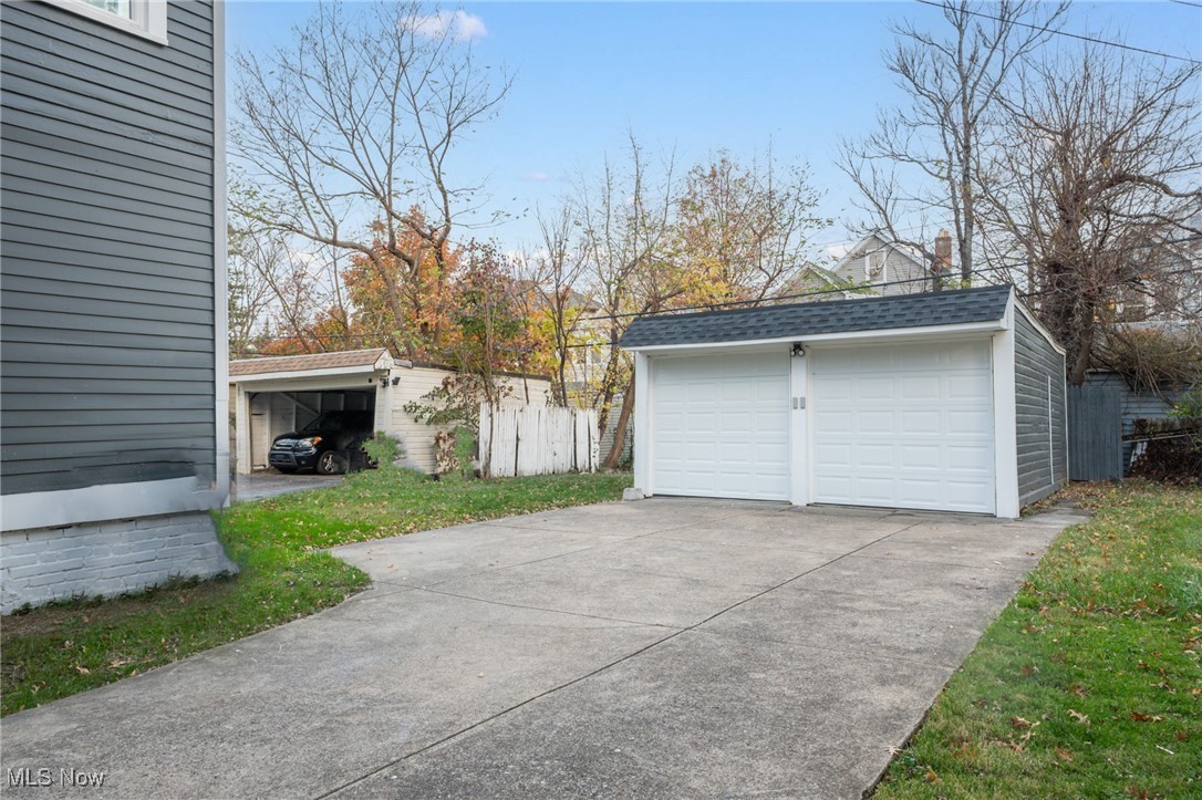 3395 Altamont Road Cleveland, OH 44118 - Photo 29 of 30 View of detached garage