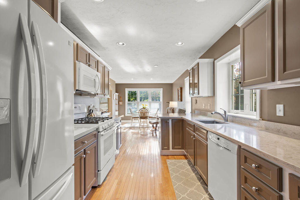 44 Stratford Ridge Mashpee, MA 02649 - Photo 14 of 42 IMG_5632