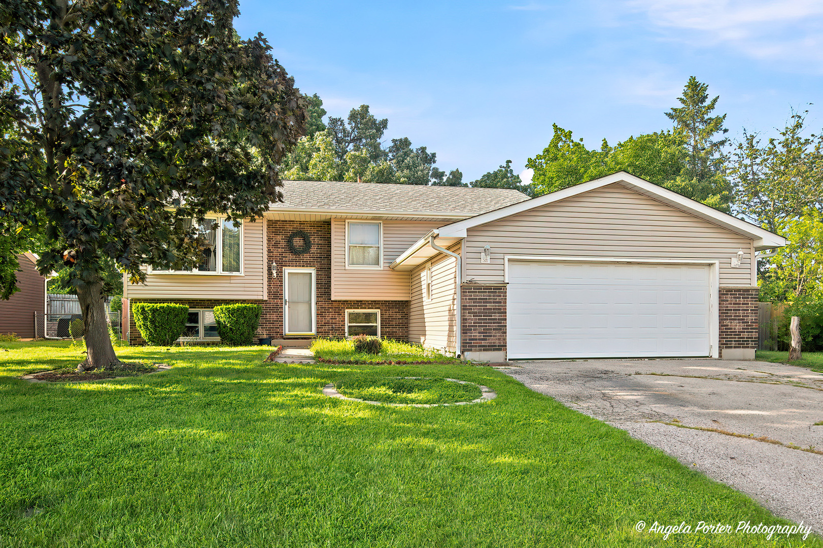 2494 Forest View Road Lindenhurst, IL 60046 - Photo 2 of 29