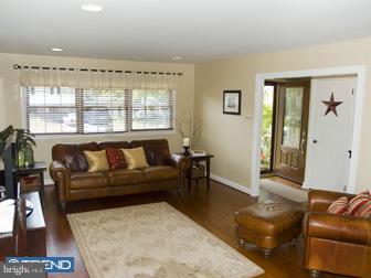 517 Bancroft Road Cherry Hill, NJ 08034 - Photo 2 of 12 Living Room