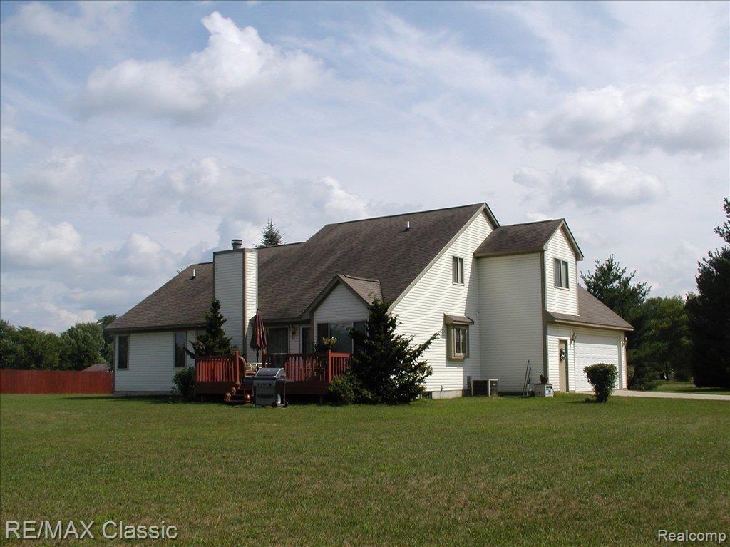 406 Lone Tree Road Highland, MI 48357 - Photo 3 of 24 406 Lone Tree (14)