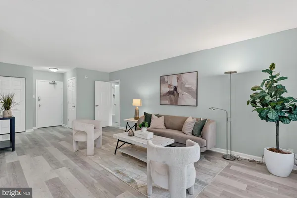 $279,999 | 4515 Willard Avenue, Unit 1414S, Chevy Chase, MD 20815