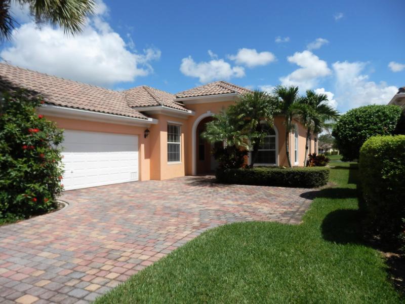 11547 Southwest Rockingham Drive Port St. Lucie, FL 34987 - Photo 1 of 28 20180827000224603840000000-o