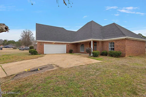 $325,000 | 702 Meadow View Cove, Byram, MS 39272