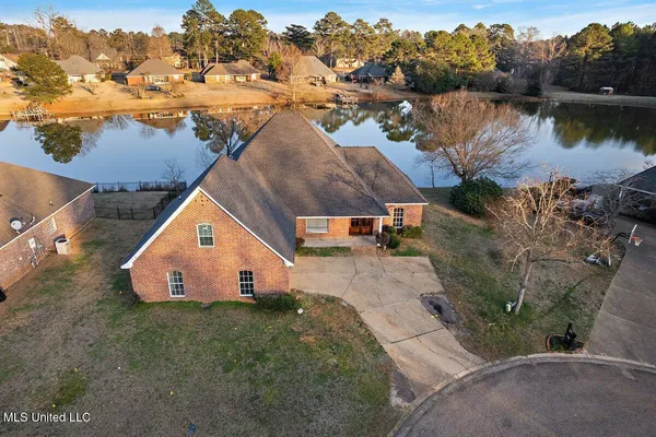 $325,000 | 702 Meadow View Cove, Byram, MS 39272