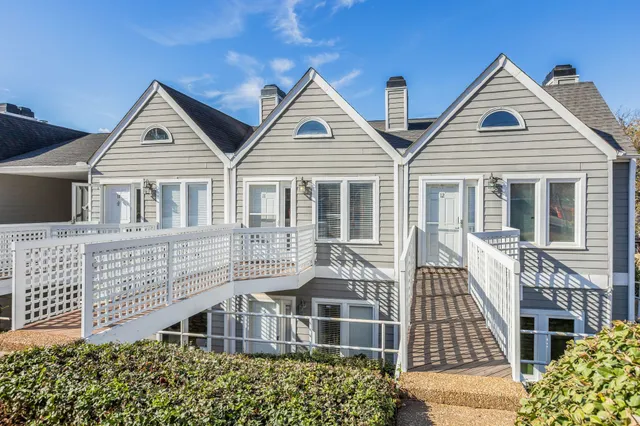 a view of a large white building