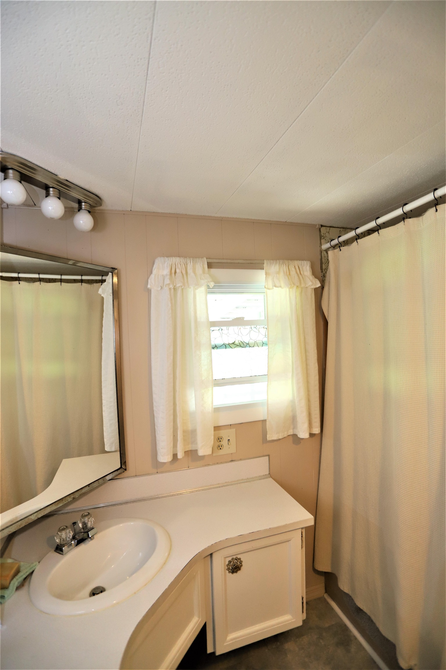 571 4-h Road Derby, VT 05829 - Photo 9 of 29 Gallery Image 9