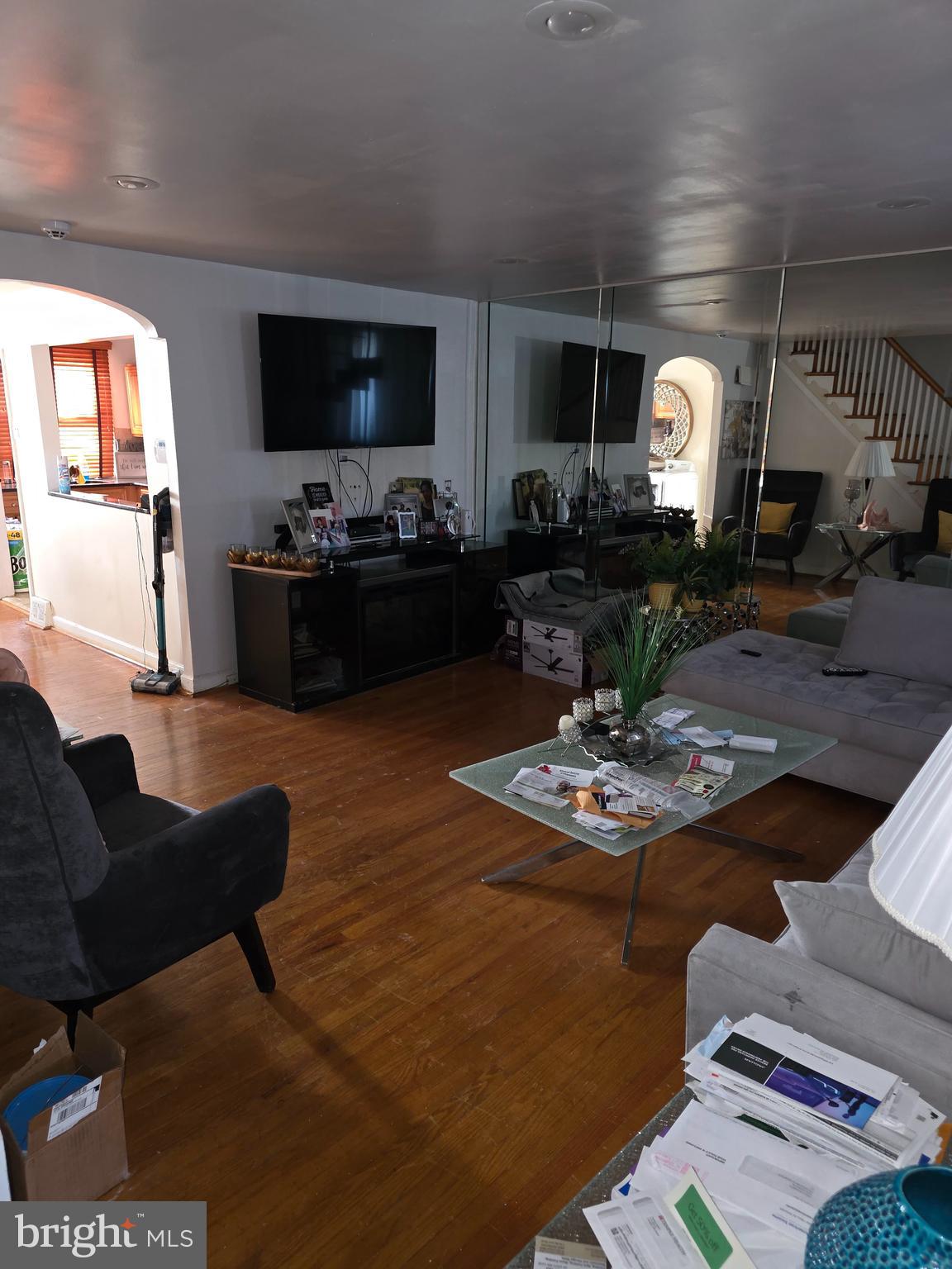 8326 Temple Road Philadelphia, PA 19150 - Photo 2 of 11