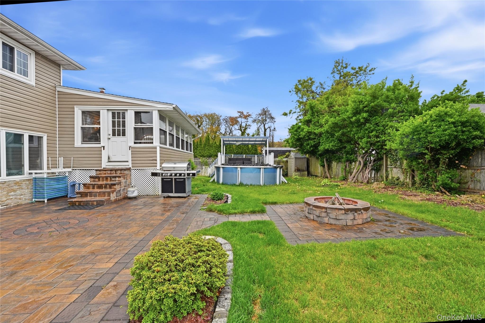 572 Benjamin Road North Babylon, NY 11703 - Photo 3 of 29