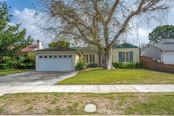 a view of a house with a yard and garage