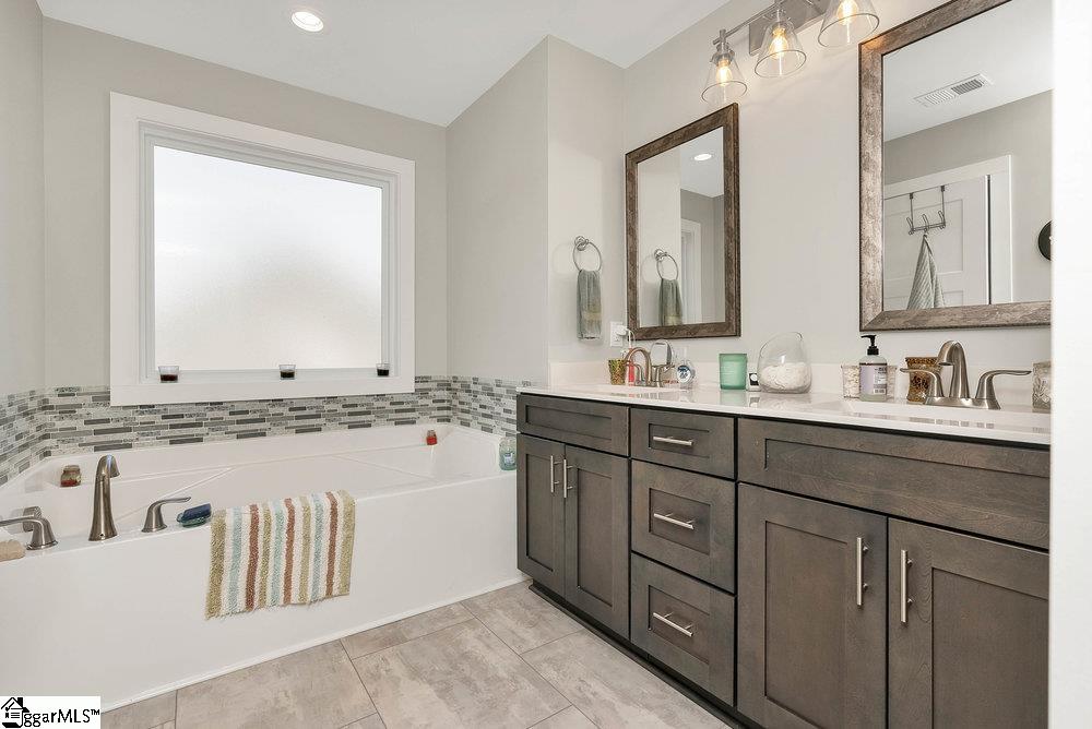 196 Zoar Heights Road Greer, SC 29651 - Photo 18 of 36 Gallery Image 18