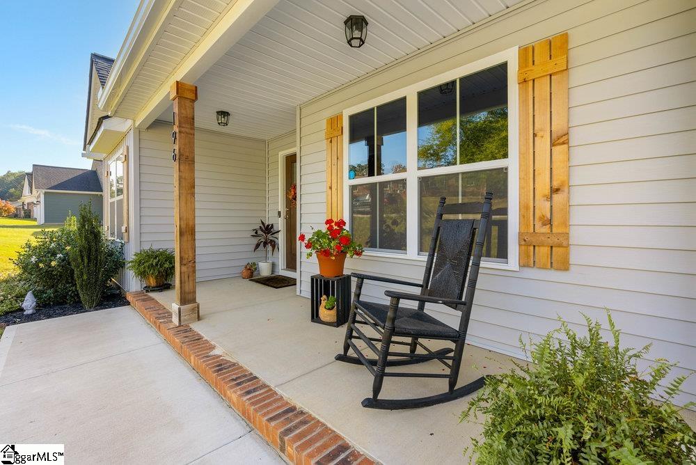 196 Zoar Heights Road Greer, SC 29651 - Photo 4 of 36 Gallery Image 4