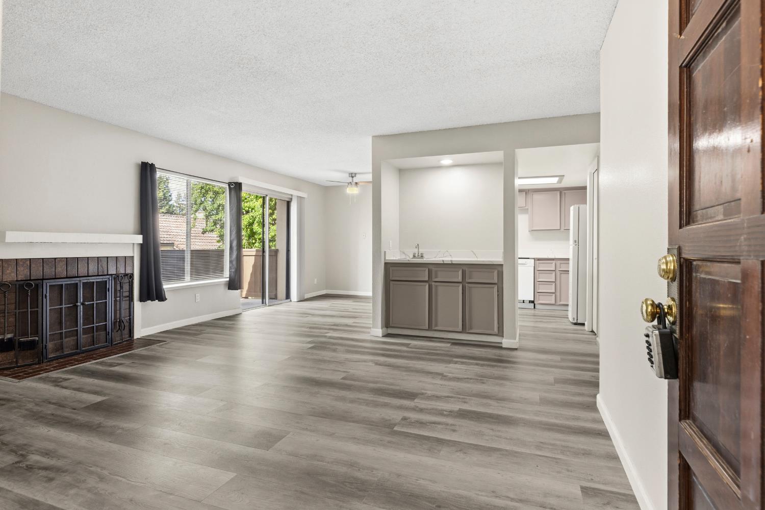 3701 Colonial Drive, Unit 202 Modesto, CA 95356 - Photo 4 of 33