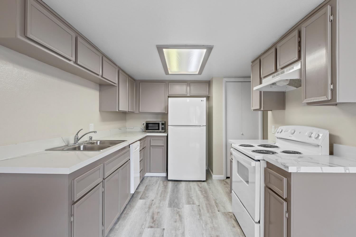 3701 Colonial Drive, Unit 202 Modesto, CA 95356 - Photo 8 of 33