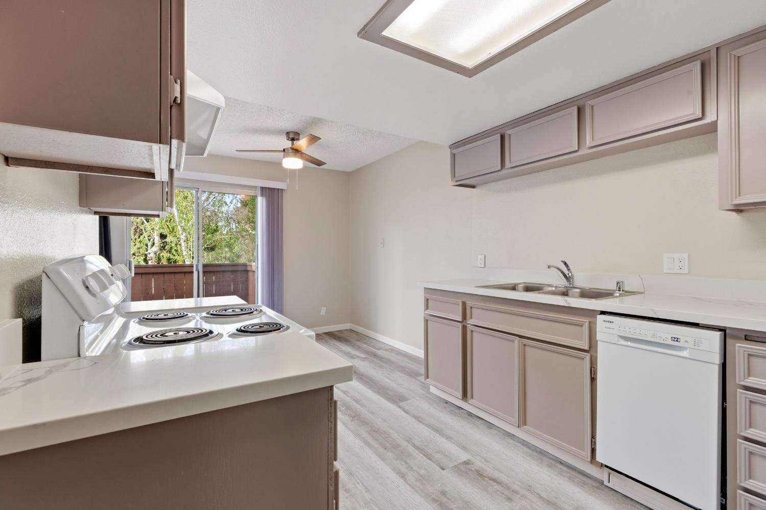 3701 Colonial Drive, Unit 202 Modesto, CA 95356 - Photo 10 of 33