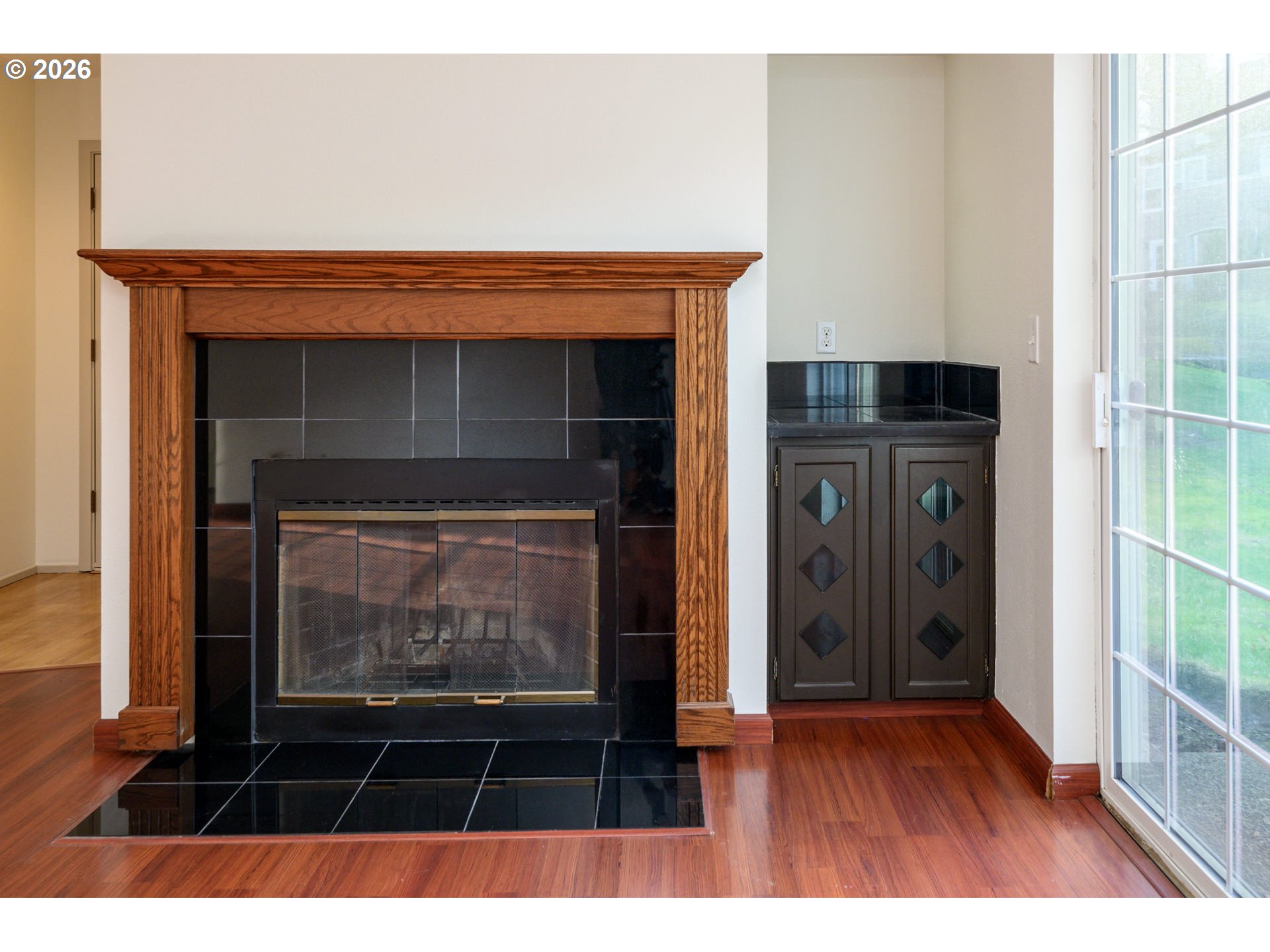 8635 Southwest Curry Drive, Unit B Wilsonville, OR 97070 - Photo 13 of 39 Living Room