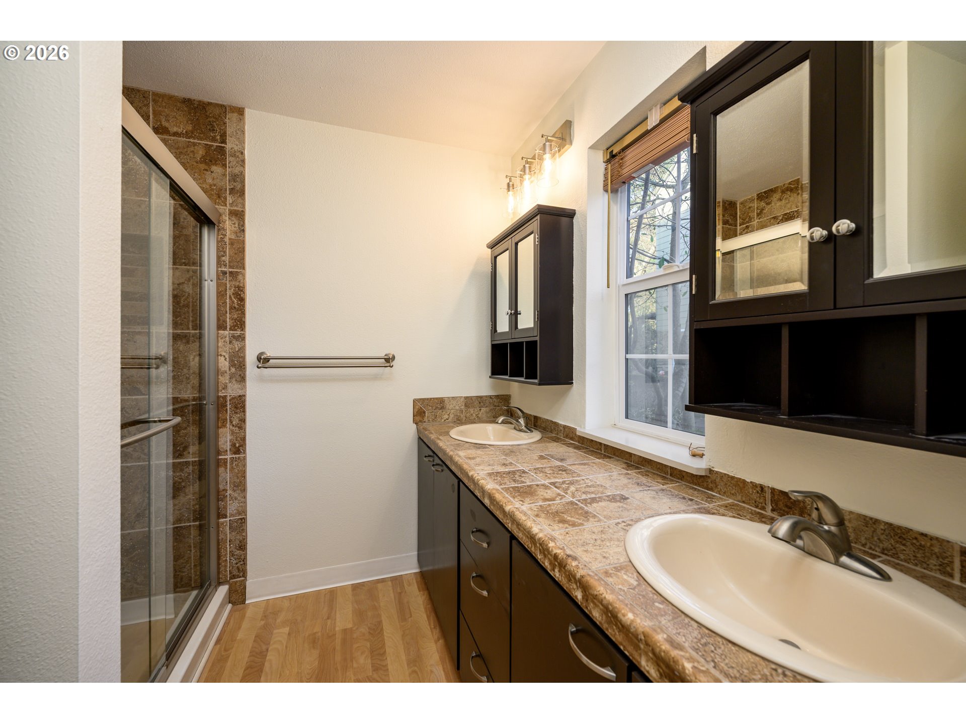 8635 Southwest Curry Drive, Unit B Wilsonville, OR 97070 - Photo 19 of 39 Owner's Suite Bathroom