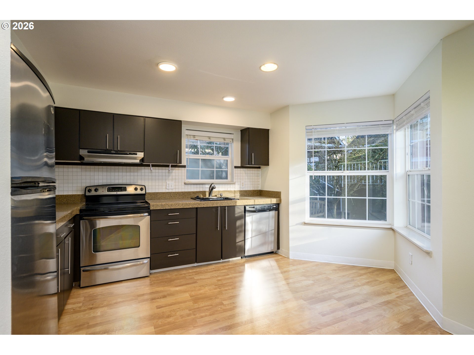 8635 Southwest Curry Drive, Unit B Wilsonville, OR 97070 - Photo 6 of 39 Kitchen