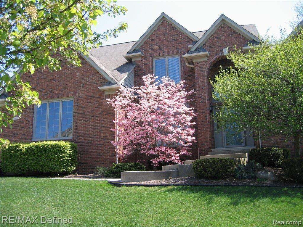 1946 Rainbow Drive Rochester, MI 48306 - Photo 2 of 25 Entrance